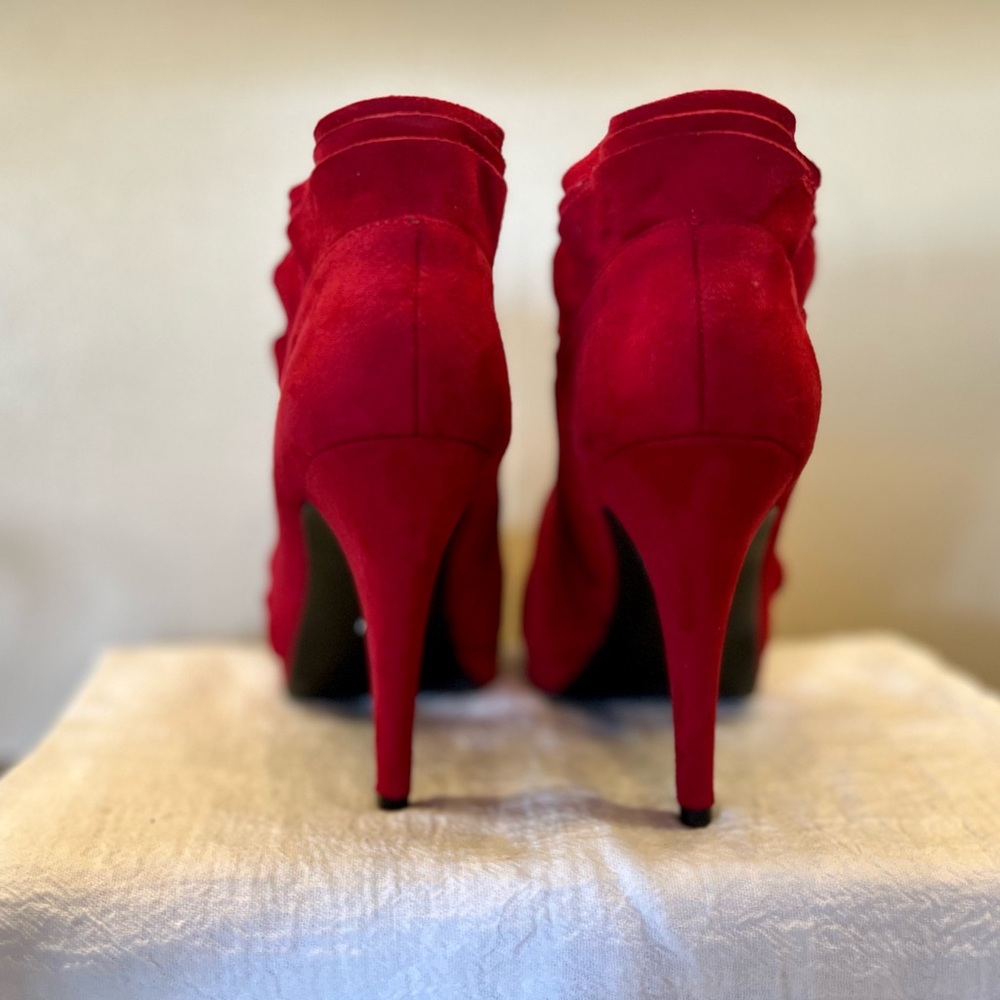 Impo Red Ruffled Heels - Picture 5 of 9